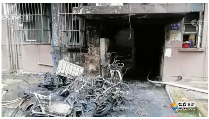 樓道失火，逃生？還是固守待援？