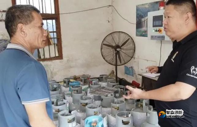 摞命！辦公室竟存放47只燃?xì)庵仄浚? /></a></div>
   </div>
   
   <div   id=